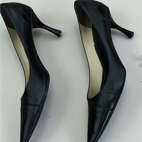 Gucci Elegant Black Leather 3 inch Heels - Picture 3 of 11